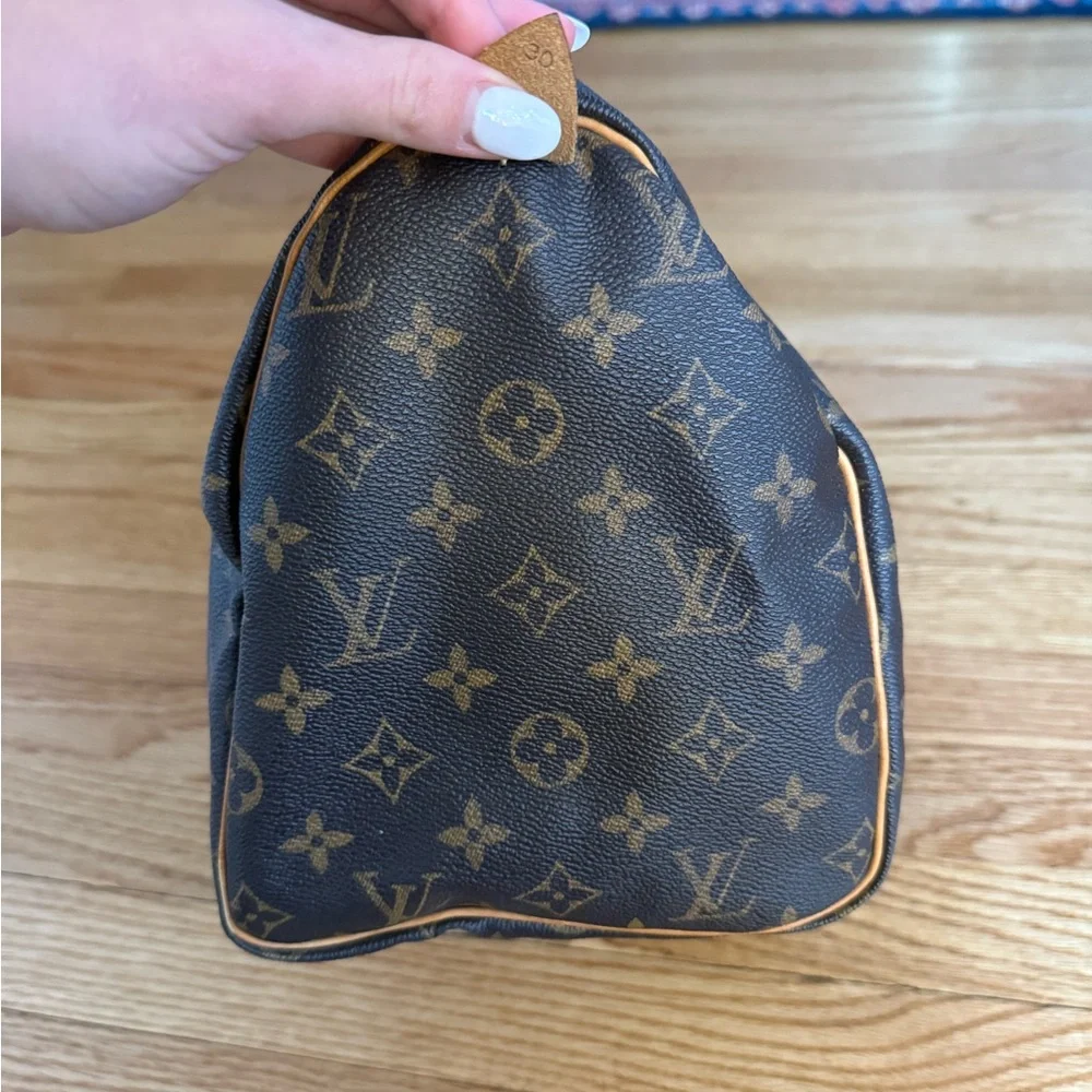AUTHENTIC LOUIS VUITTON LV Monogram Speedy 30